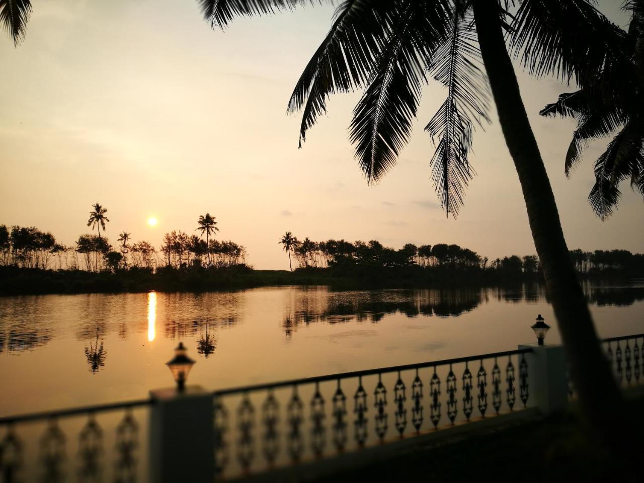 Voye Homes Majestic Retreat Resort Varkala Paravur Ngoại thất bức ảnh